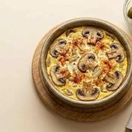 Eggs With Mushroom And Paprika Fakharia